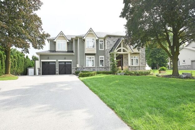 The Eighth Line House Architects in Milton